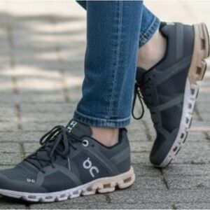 On CLOUDFLOW Running GRAY and ROSE Black Shoe Size 8 WOMENS.